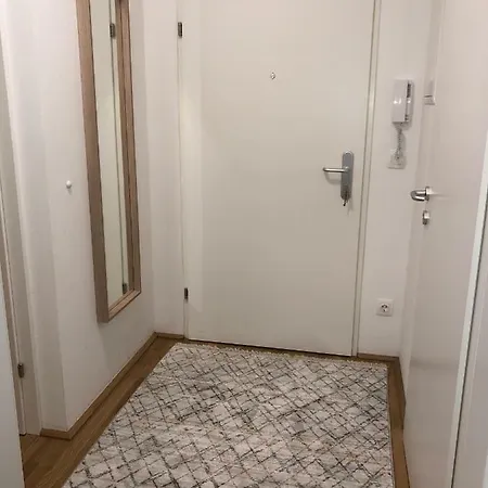 High 5 Apartment *
